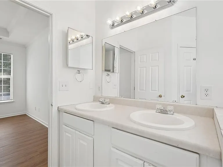 2596 Bates St SE — Photo 24