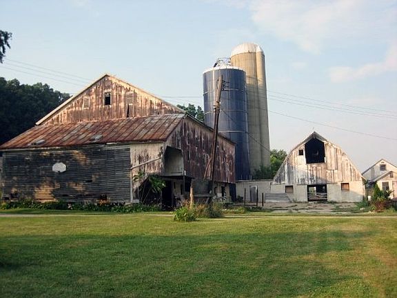 Front Yard facing the Barns