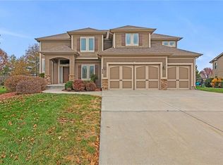 508 SE Hackamore Dr, Lees Summit, MO 64082
