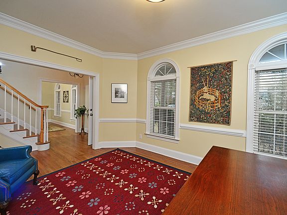 3rd image of 1401 Warwick Cir