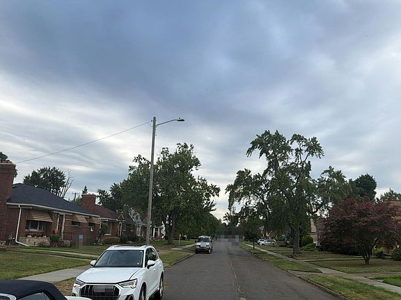4th image of 19360 Marlowe St