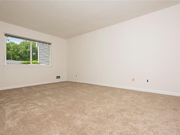 4th image of 173 Long Hill Dr APT J