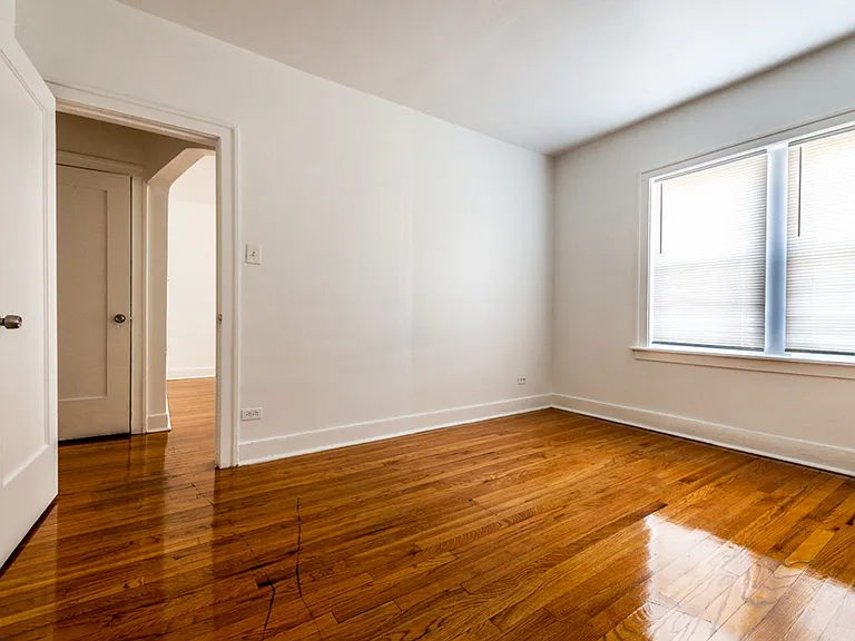 8101 S Drexel — Photo 12