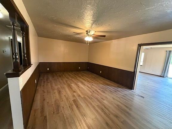3rd image of 1522 E Hanson Cir
