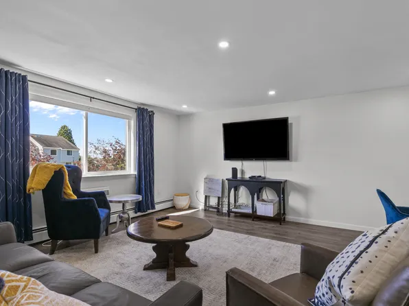 66 Girard Ave, Newport, RI