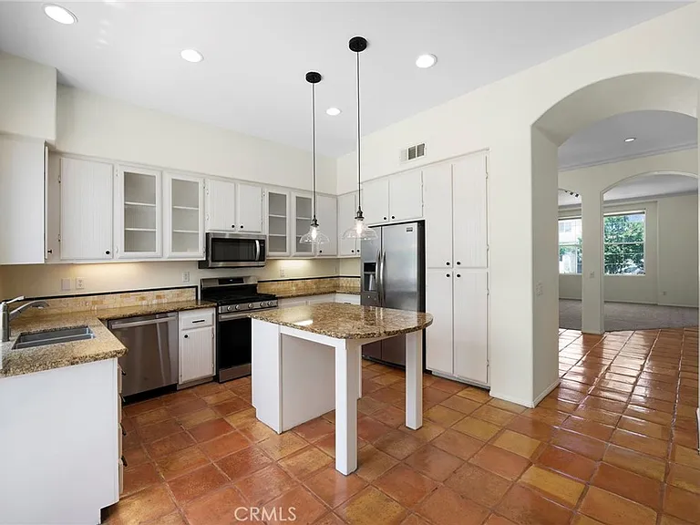 62 Middlebury Ln — Photo 10