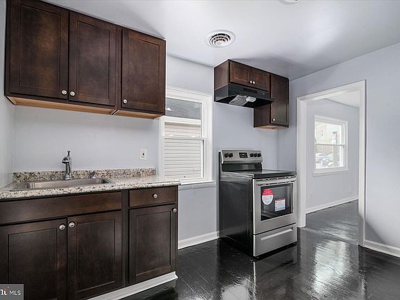3rd image of 224 Admiral Dr