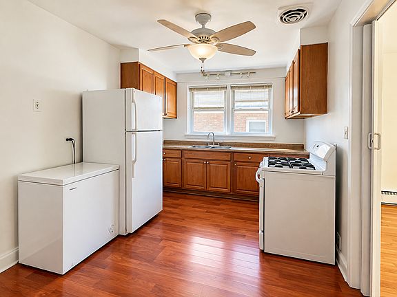 4th image of 2823 W Balmoral Ave APT 2W