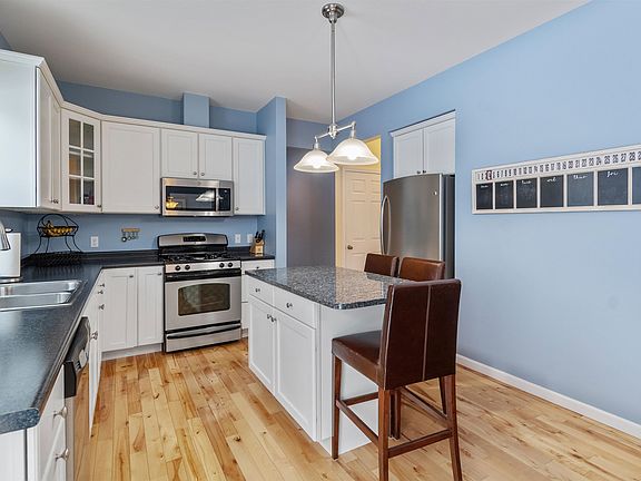 4th image of 128 Thistle Hill Drive