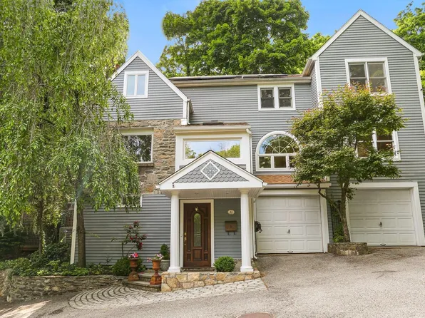 46 Laddins Rock Rd, Old Greenwich, CT 06870