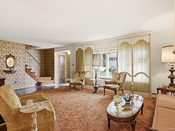 4th image of 4 Smithtown Crescent