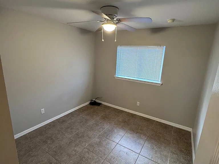 341 Harold Ave S — Photo 17