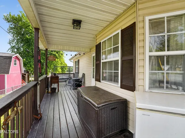 206 E Maple St, Caryville, TN 37714
