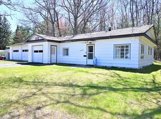 214 Walnut Dr, Prudenville, MI 48651