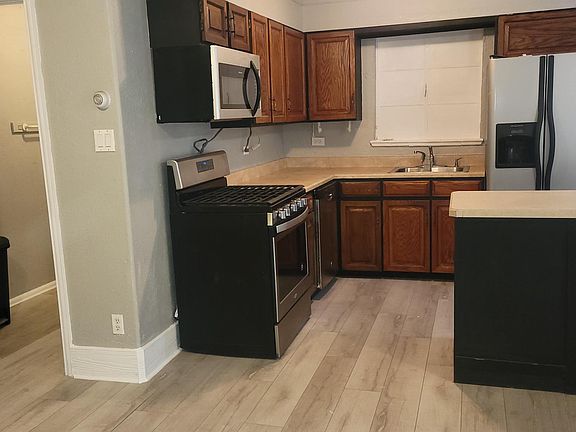 5th image of 1477 Zenobia St #B