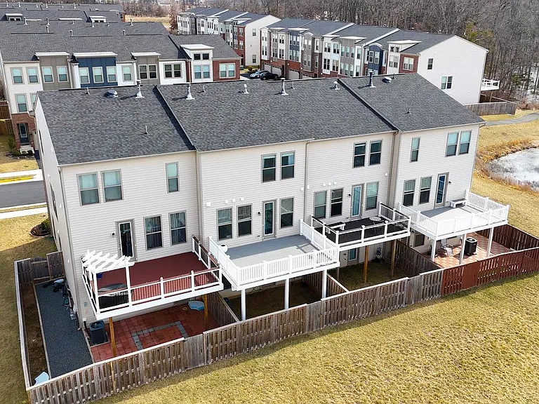 42506 Dogwood Glen Sq — Photo 47