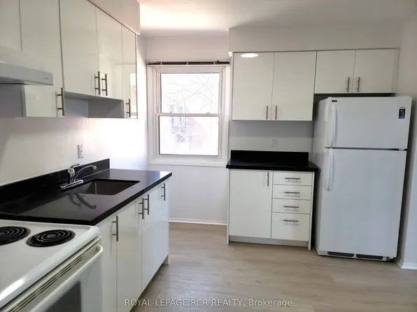 2 Orchard Heights Blvd, Aurora, ON