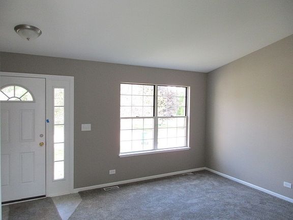 3rd image of 2025 Evergreen Ln