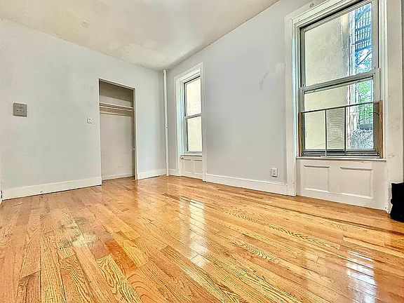3rd image of 988 Bergen St #1A