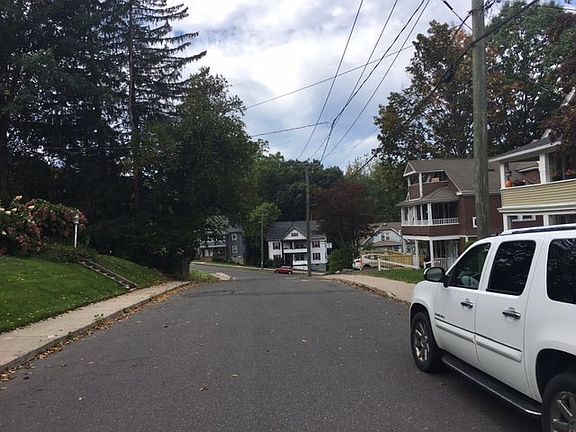 Exterior Neighborhood (street photo)