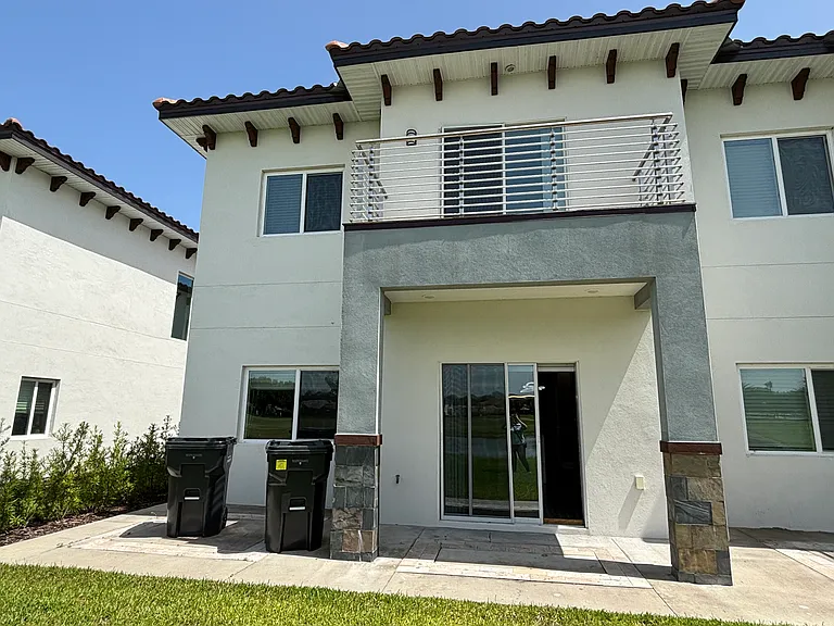 2049 Greenbriar Ter #2049 — Photo 12