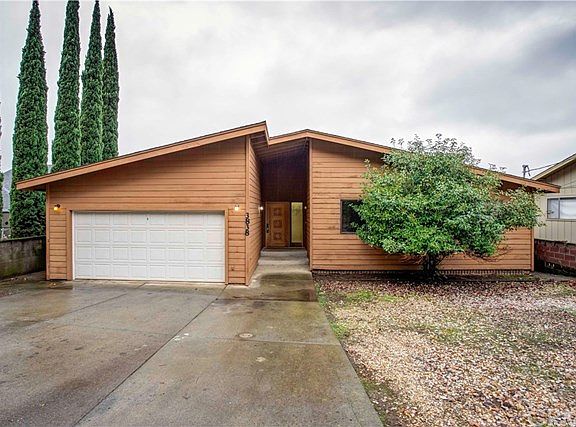 3rd image of 3838 Oakmont Dr