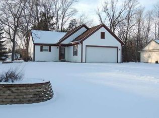 169 Cramer Ave, Dousman, WI 53118