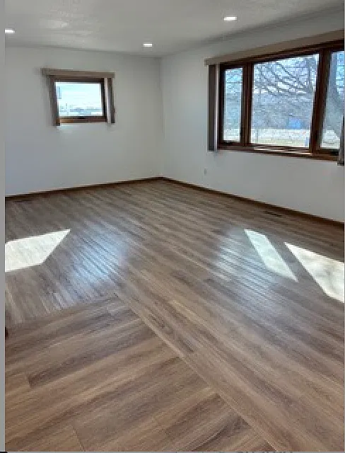 3 bed, 1000 sqft, $1,000 — Photo 3