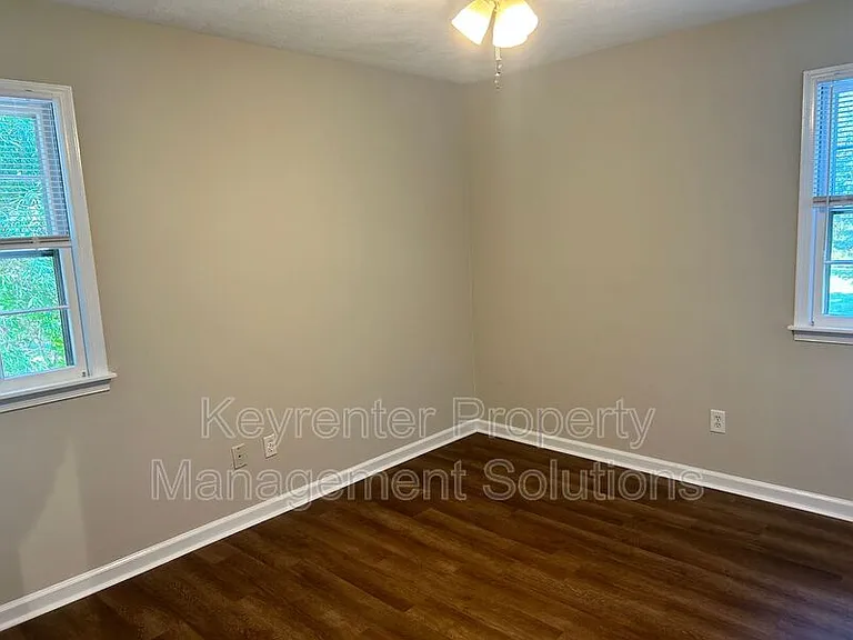 510 Shore Rd — Photo 22