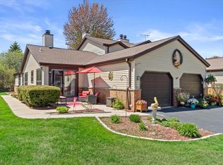 8251 S Legend Dr, Franklin, WI 53132