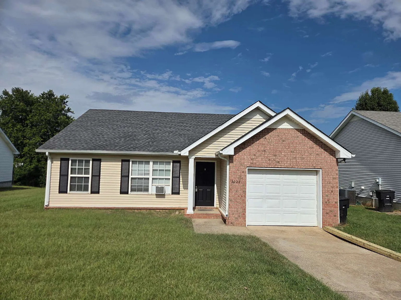 3 bed, 2.5 bath, 1237 sqft, $1,999 — Photo 2