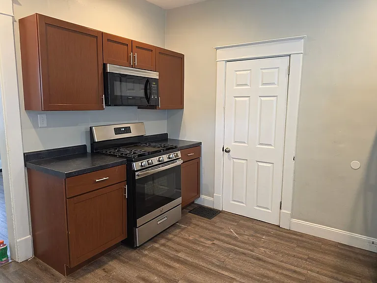905 E Washington St — Photo 11