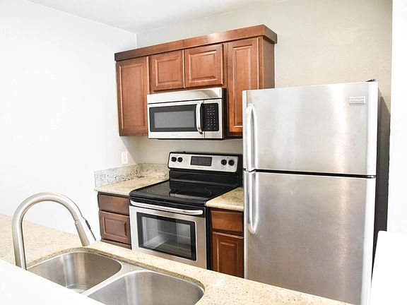 5th image of 4242 34th St APT D