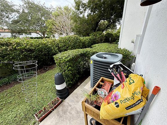 2nd image of 913 NW 45th Ter #0