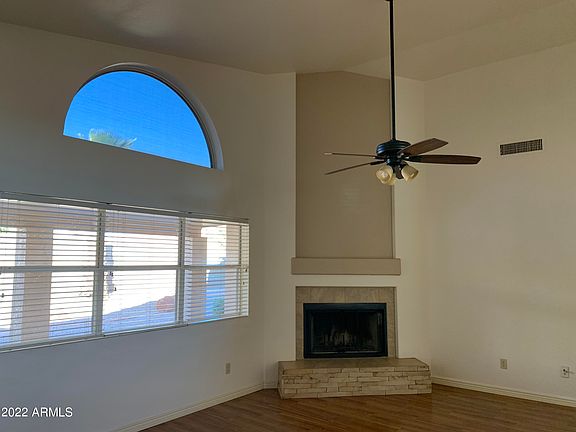 4th image of 2916 E Ludlow Dr