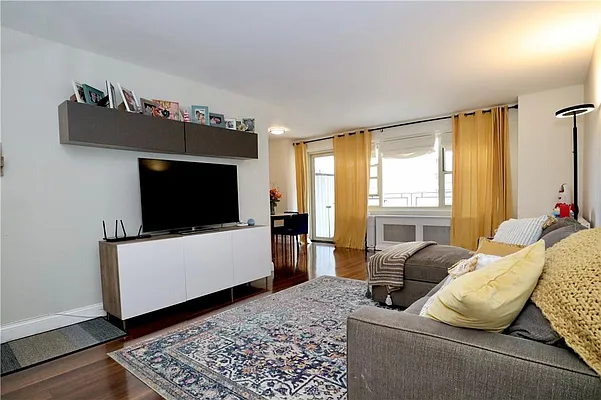 Sold by Remax Edge | media 27