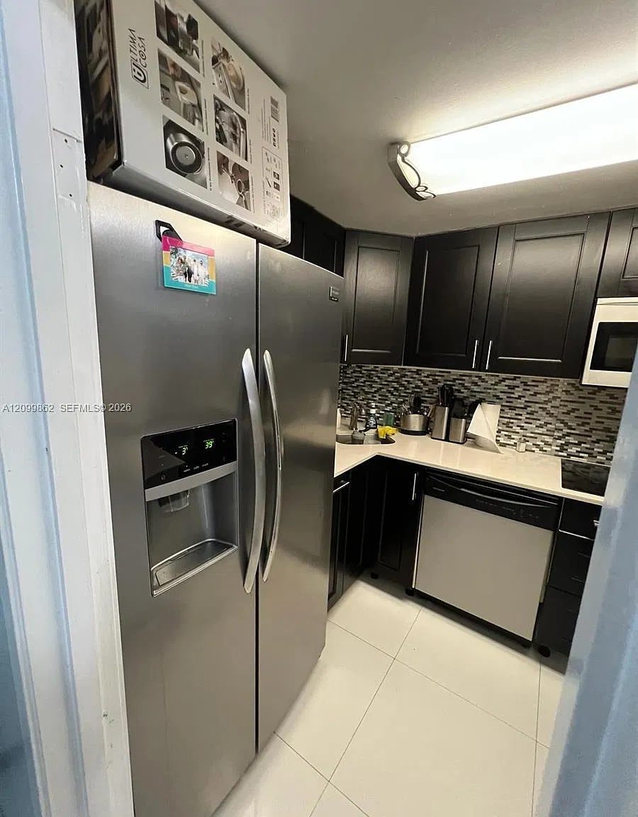 Four Ambassadors Condo Ph — Photo 4