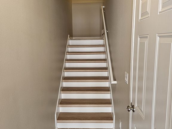 2nd image of 1147 Blackstone Ln