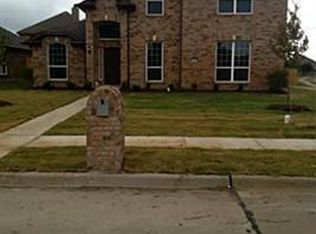 102 Foxwood Ln, Red Oak, TX 75154