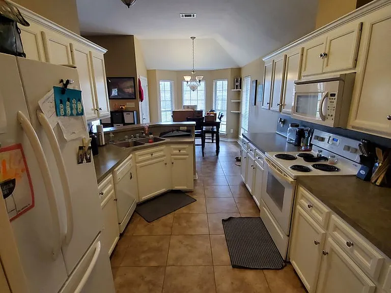 215 Landsburg Ct — Photo 7
