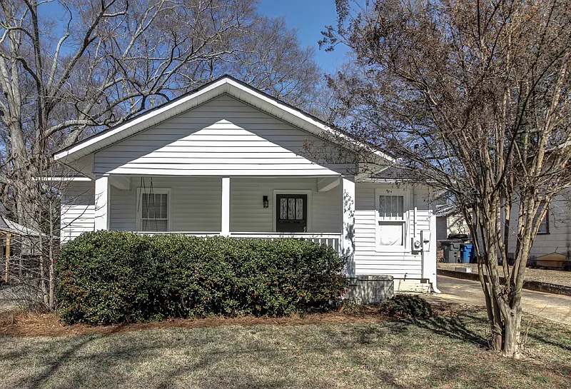 Thompson Avenue-1825 - 1 — Photo 1