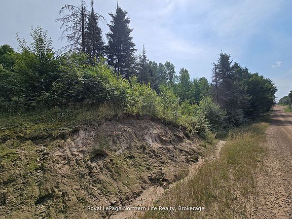 3rd image of 680 Mount Pleasant Rd