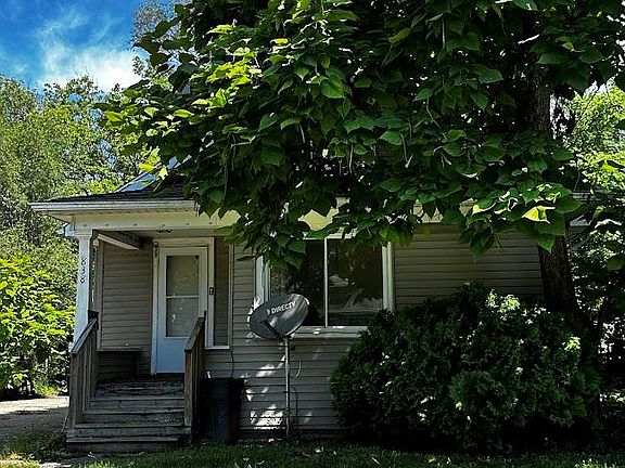 2nd image of 838 Clinton St