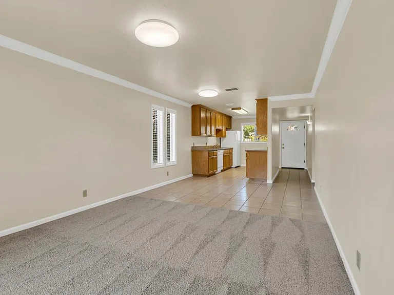 South Land Park Apartments — Photo 31