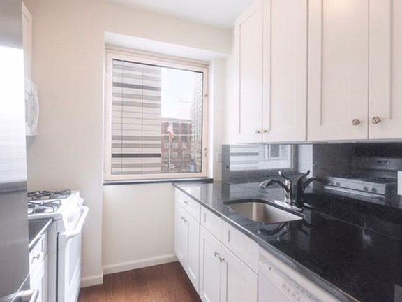 3rd image of 205 E 65th St #4