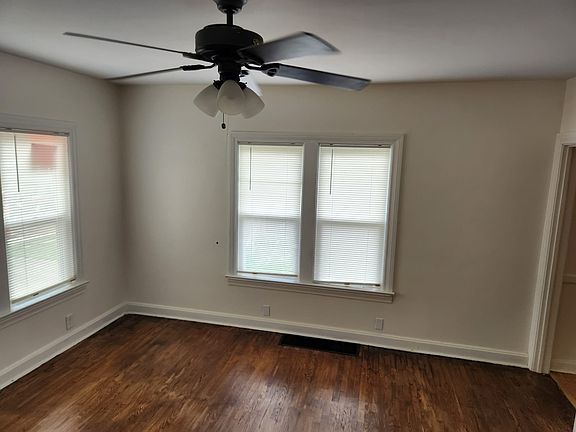 3rd image of 1123 E Blackford Ave