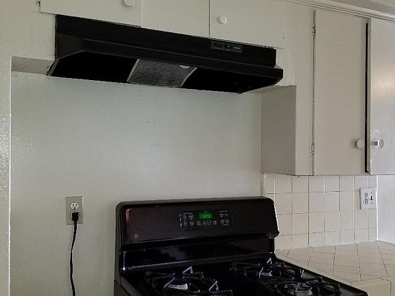 3rd image of 610 S Sierra Vista Ave