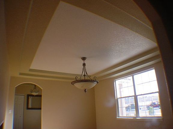 4th image of 1111 W 12th St