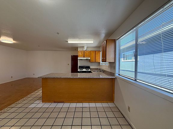3rd image of 3672 39th Ave #6