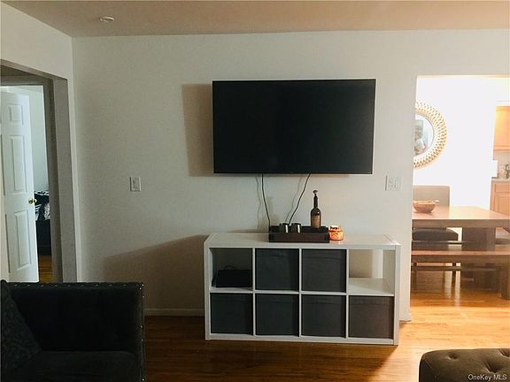 4th image of 136 N Chestnut St APT 7A